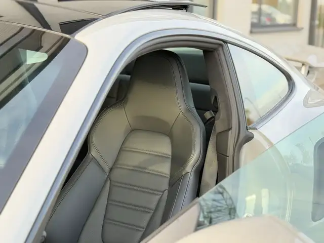 Porsche 911 view 16