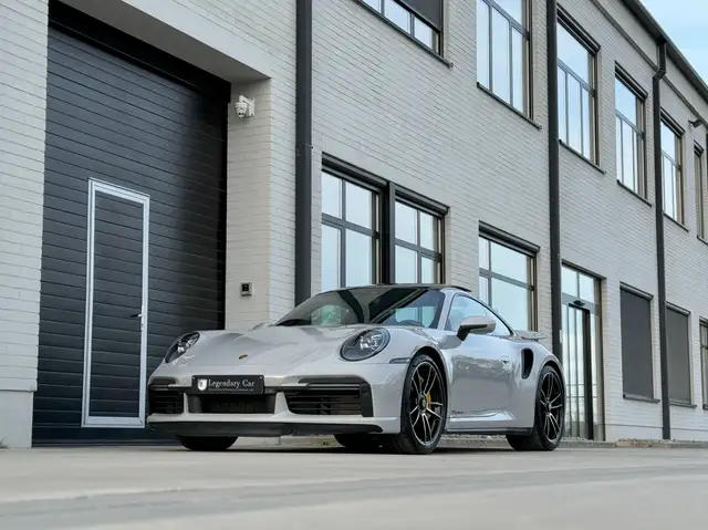 Porsche 911 view 6