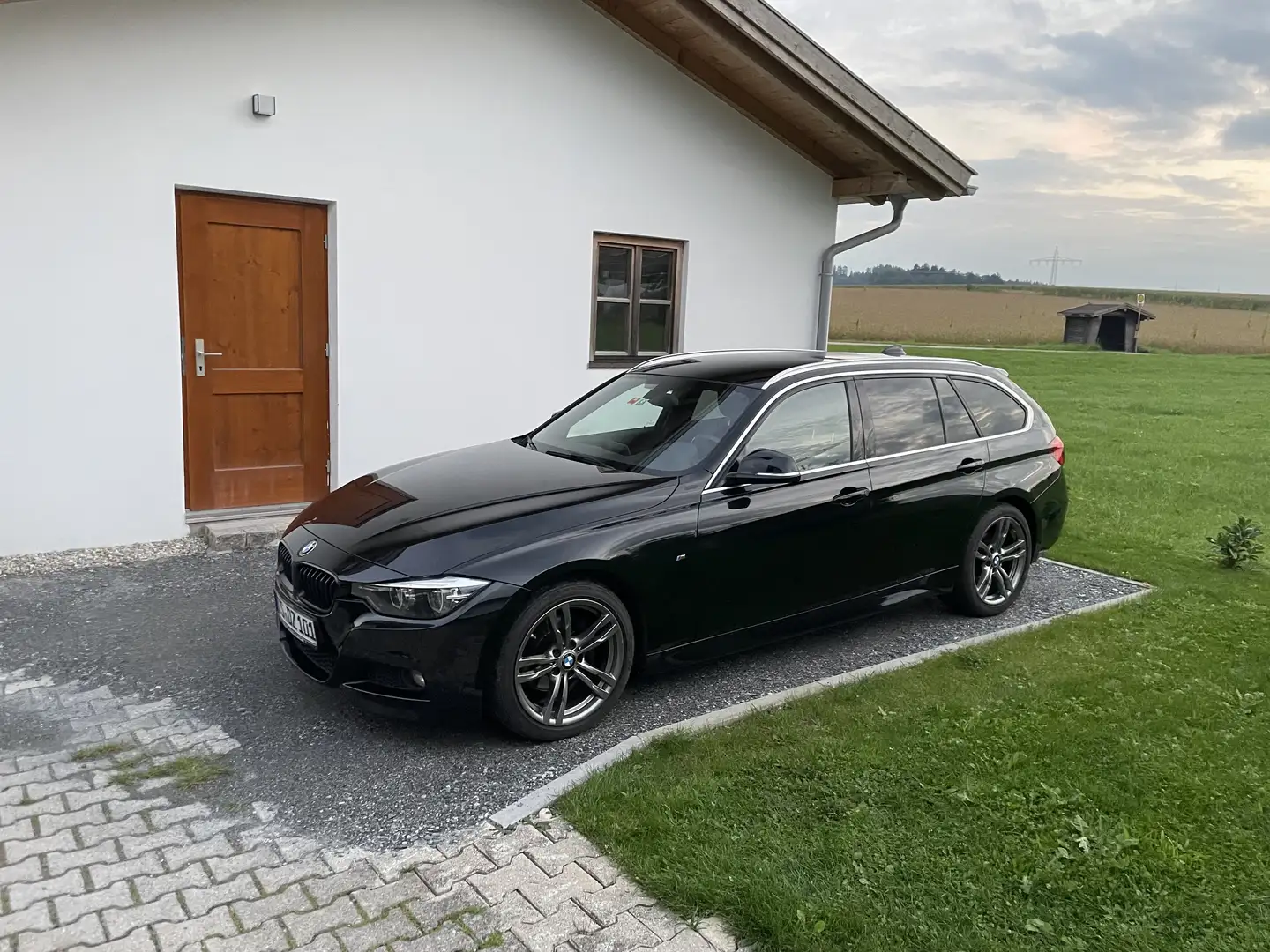 BMW 320 320d Touring Edition M Sport Shadow Schwarz - 1