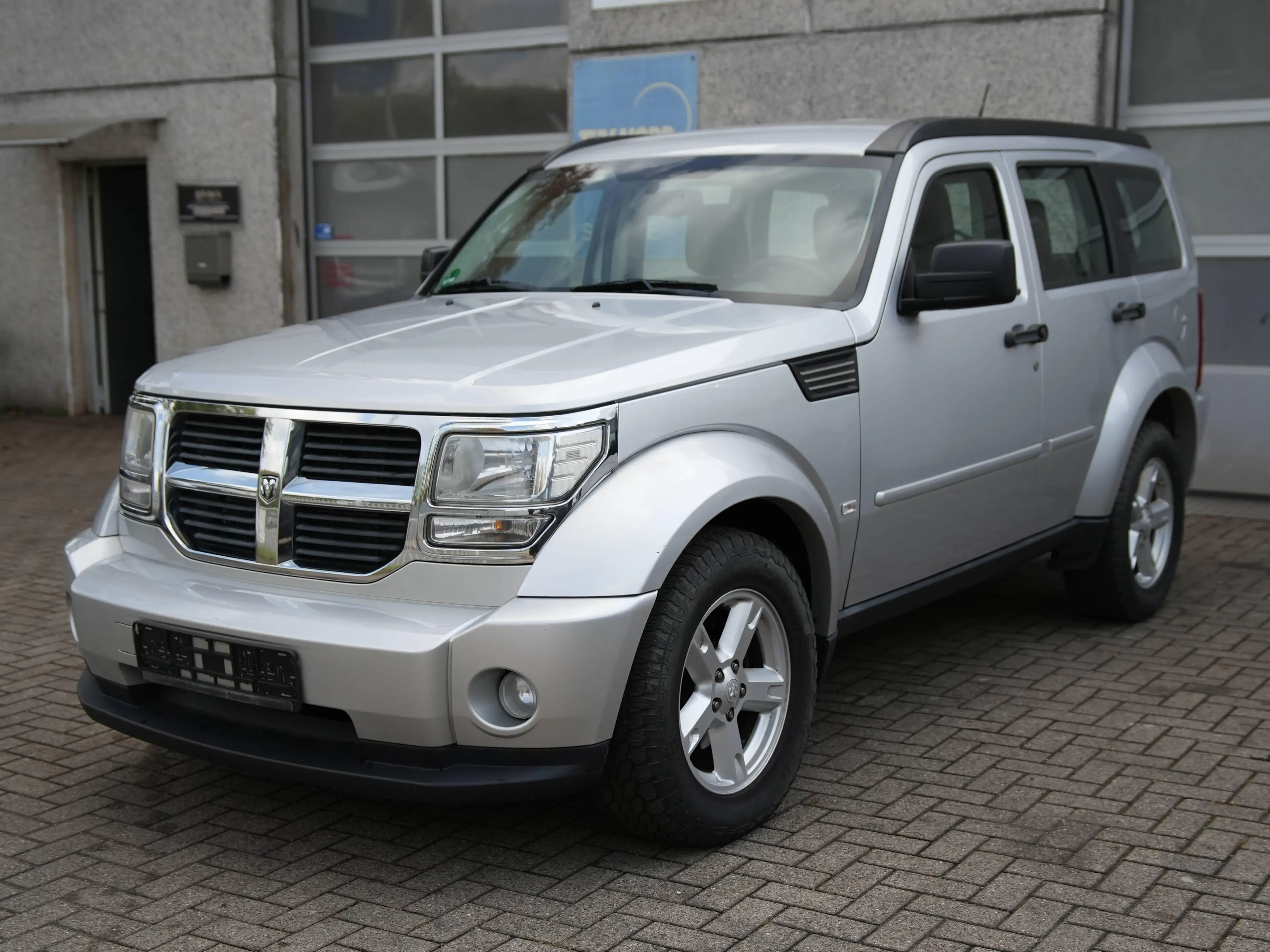 Dodge Nitro SXT — photo 3