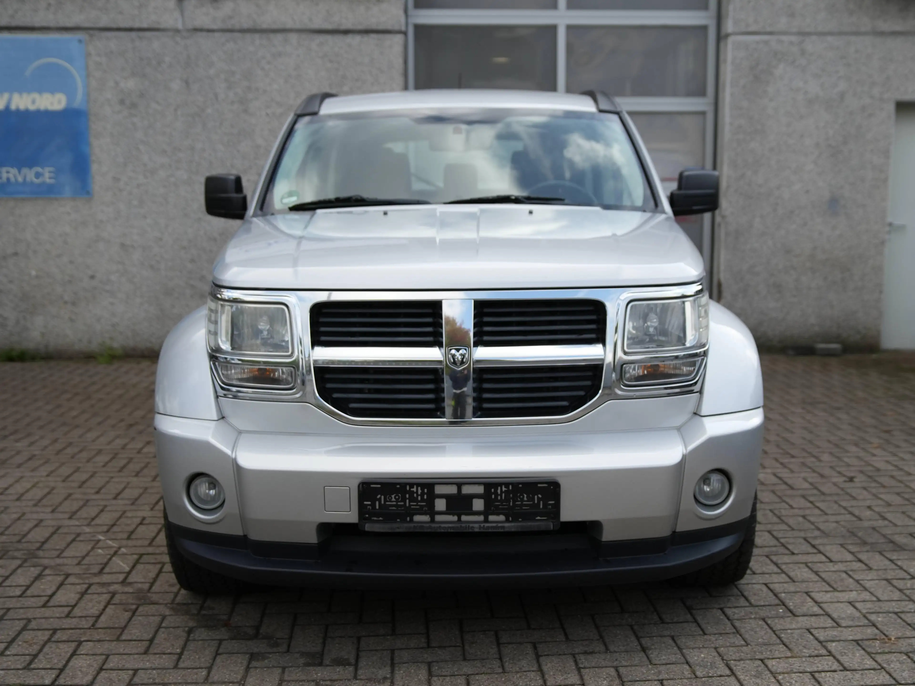 Dodge Nitro SXT — photo 2