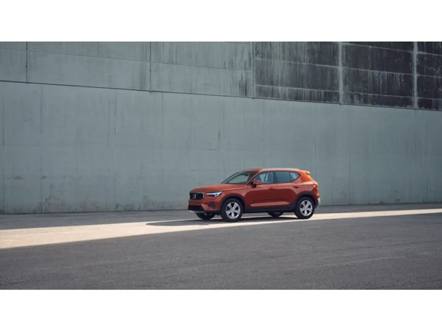 Volvo XC40 B3 Core Aut. Rojo - 2