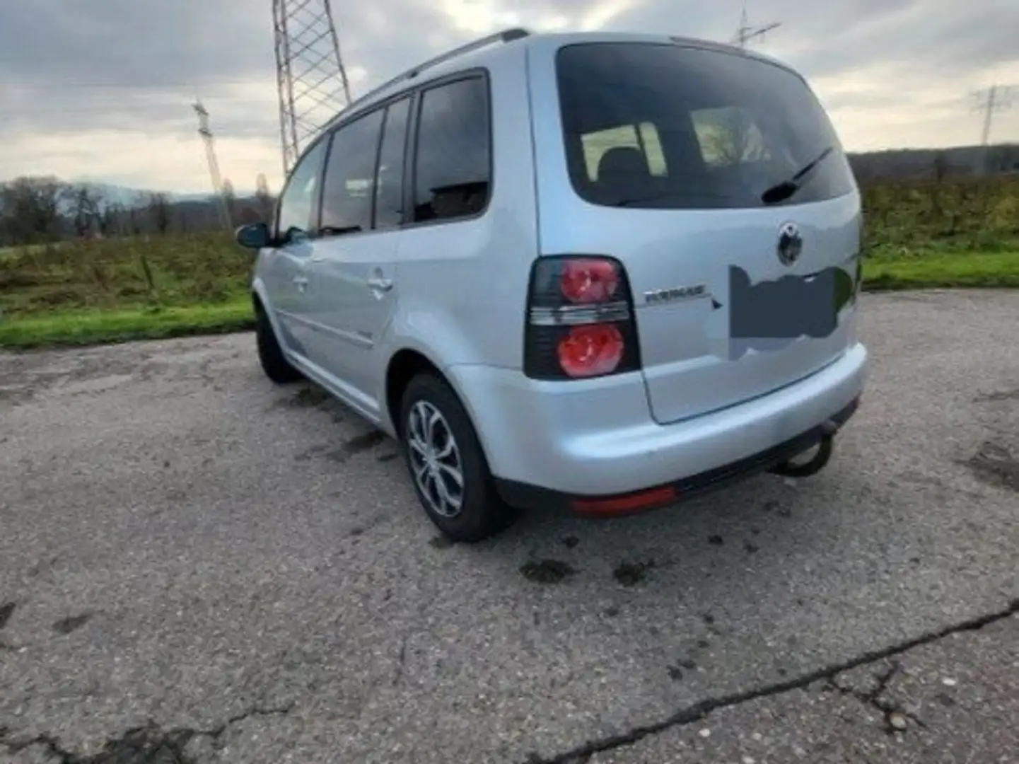 Volkswagen Touran 2.0 16S TDI 140 Freestyle Gris - 2