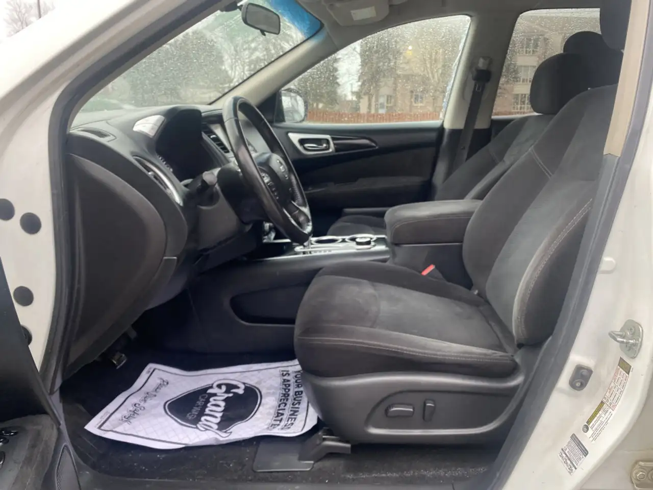Nissan Pathfinder снимка Nissan Pathfinder