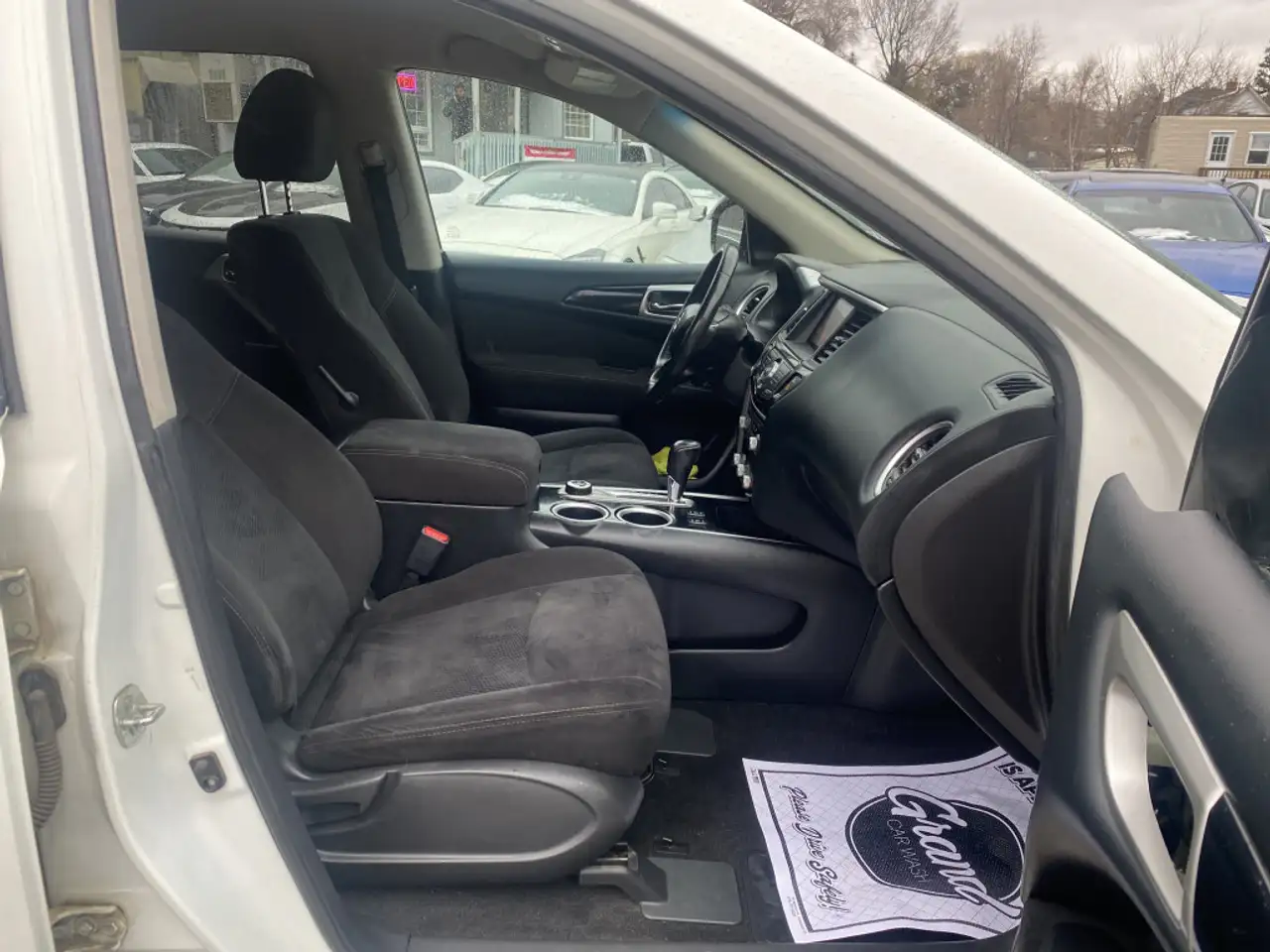Nissan Pathfinder снимка Nissan Pathfinder