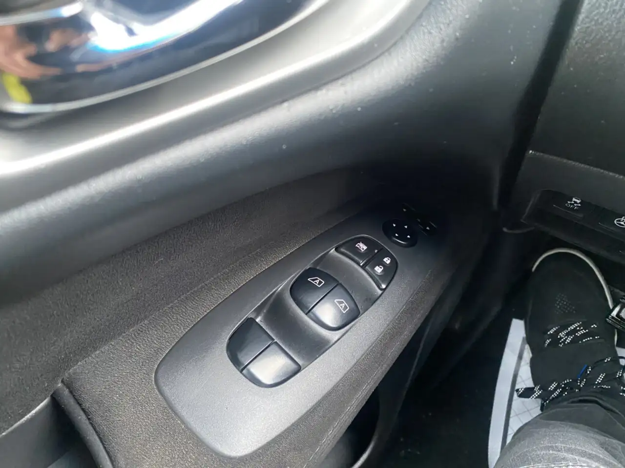 Nissan Pathfinder снимка Nissan Pathfinder
