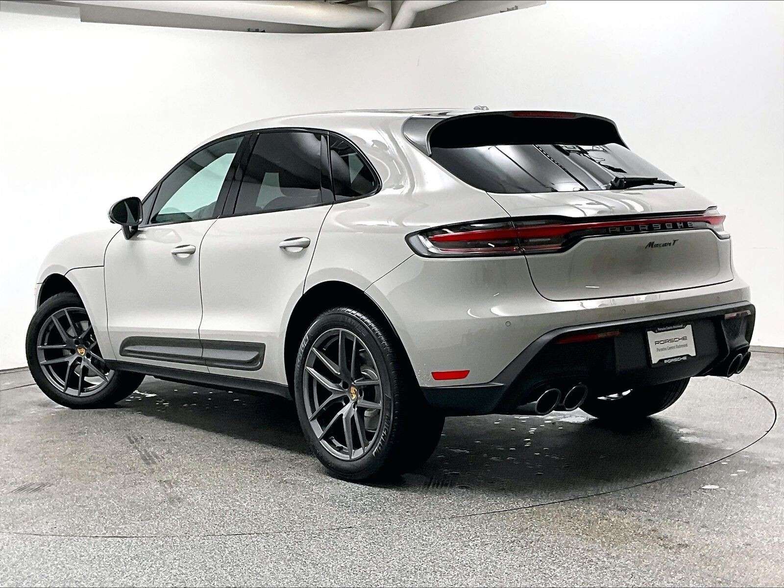 2026 Porsche Macan T thumb 7