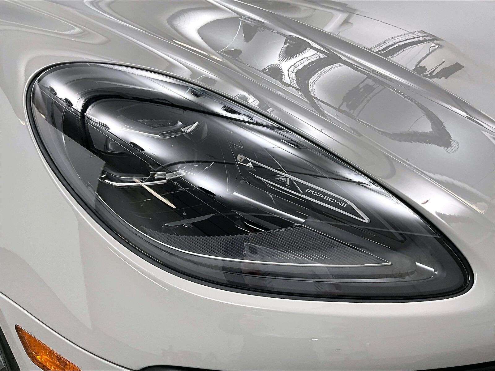 2026 Porsche Macan T thumb 32
