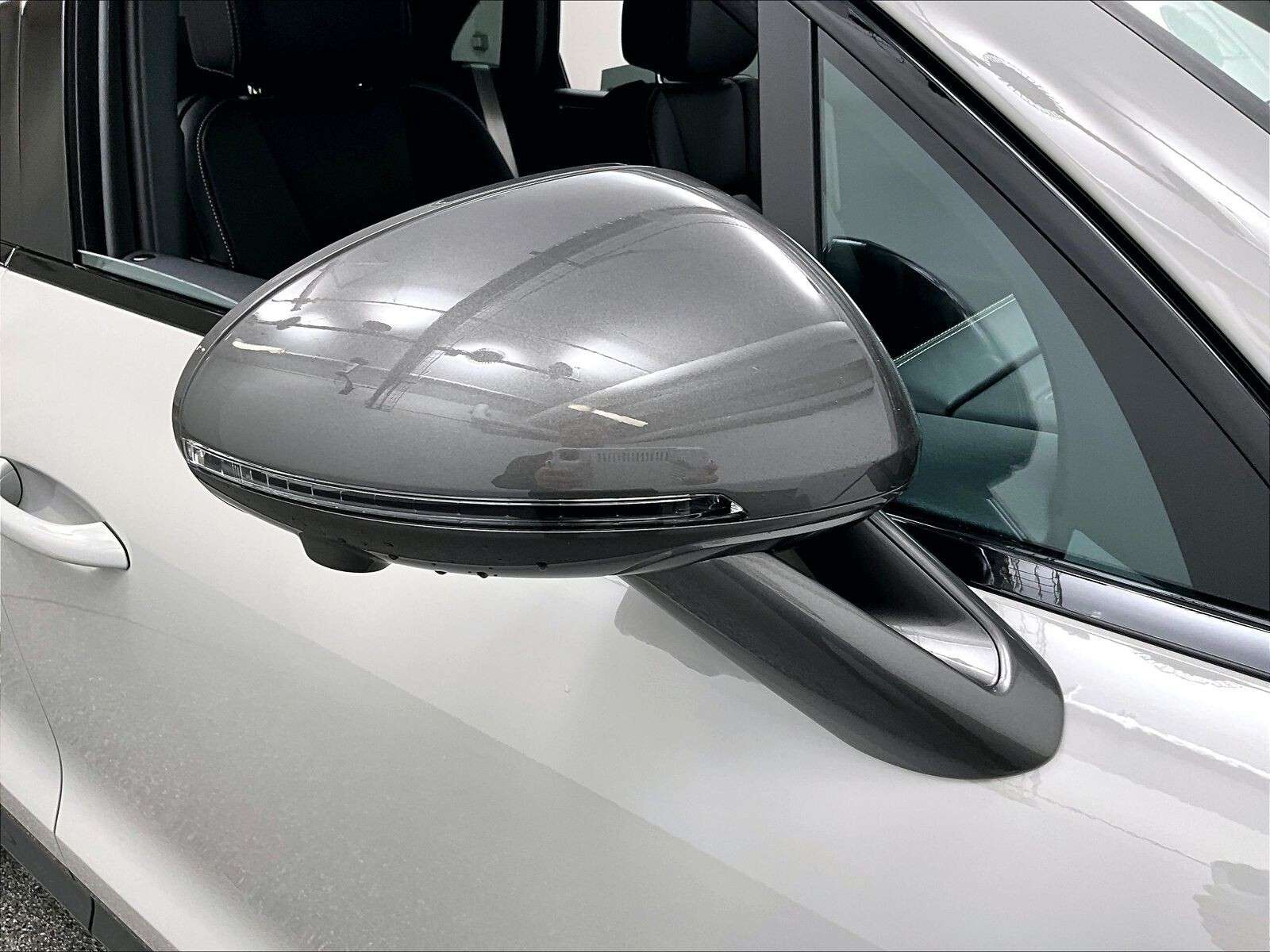 2026 Porsche Macan T thumb 33