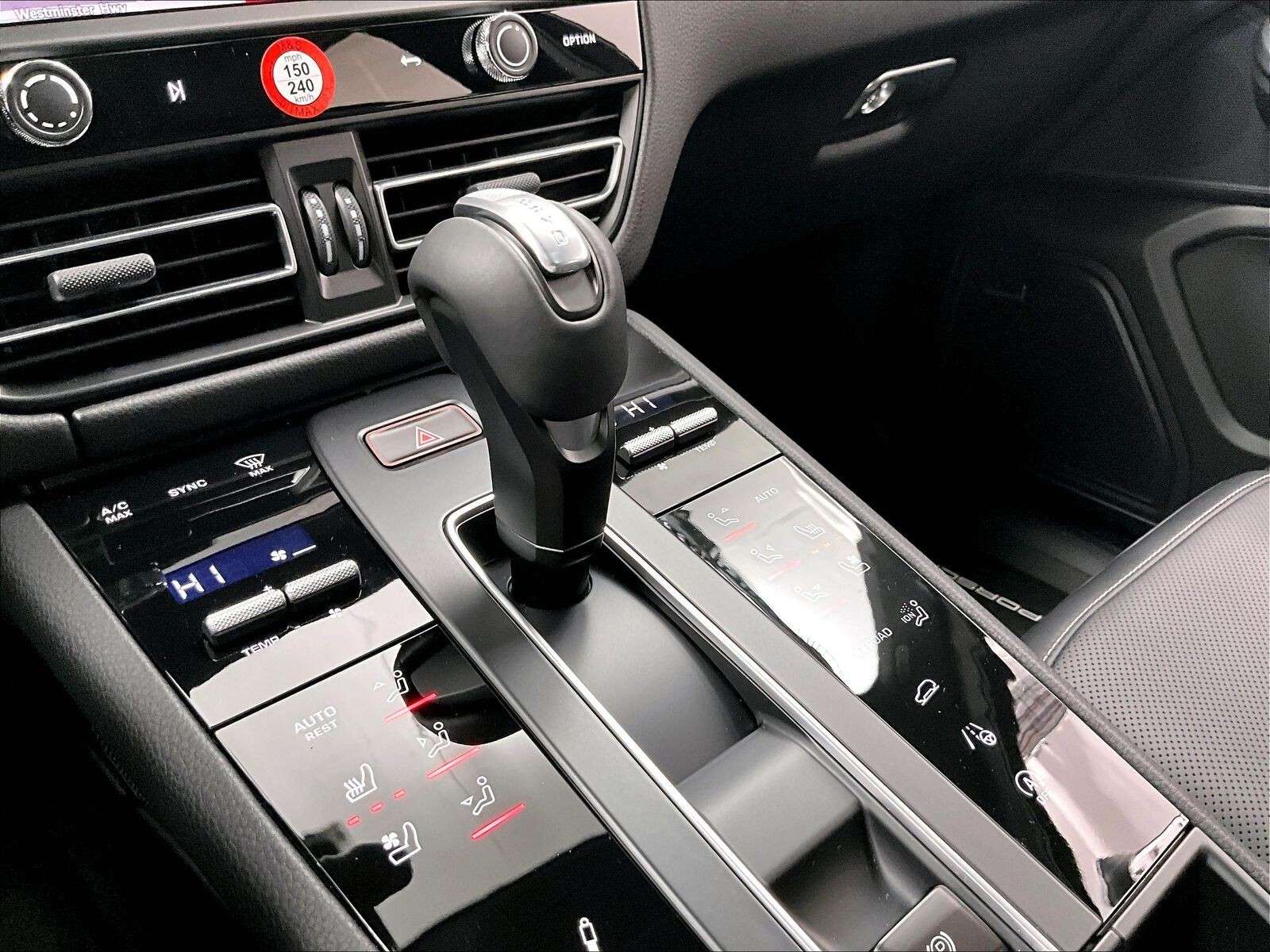 2026 Porsche Macan T thumb 22