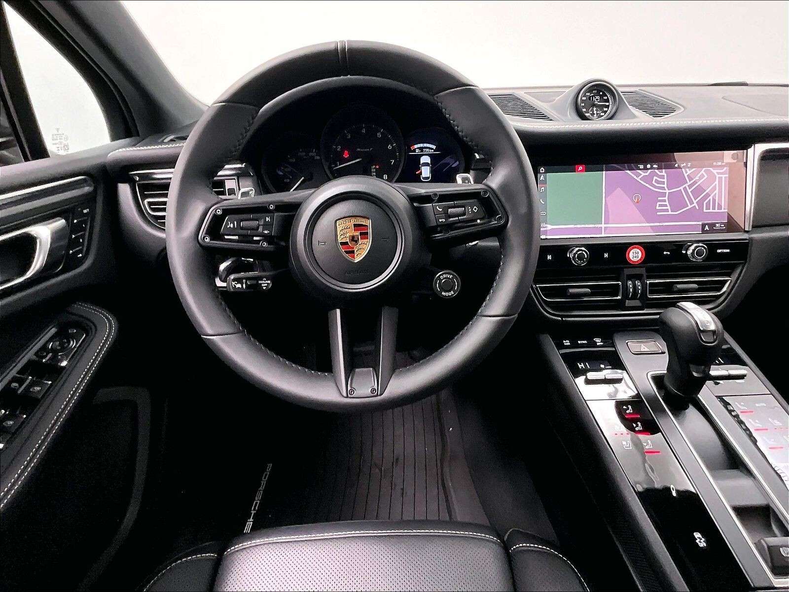 2026 Porsche Macan T thumb 10