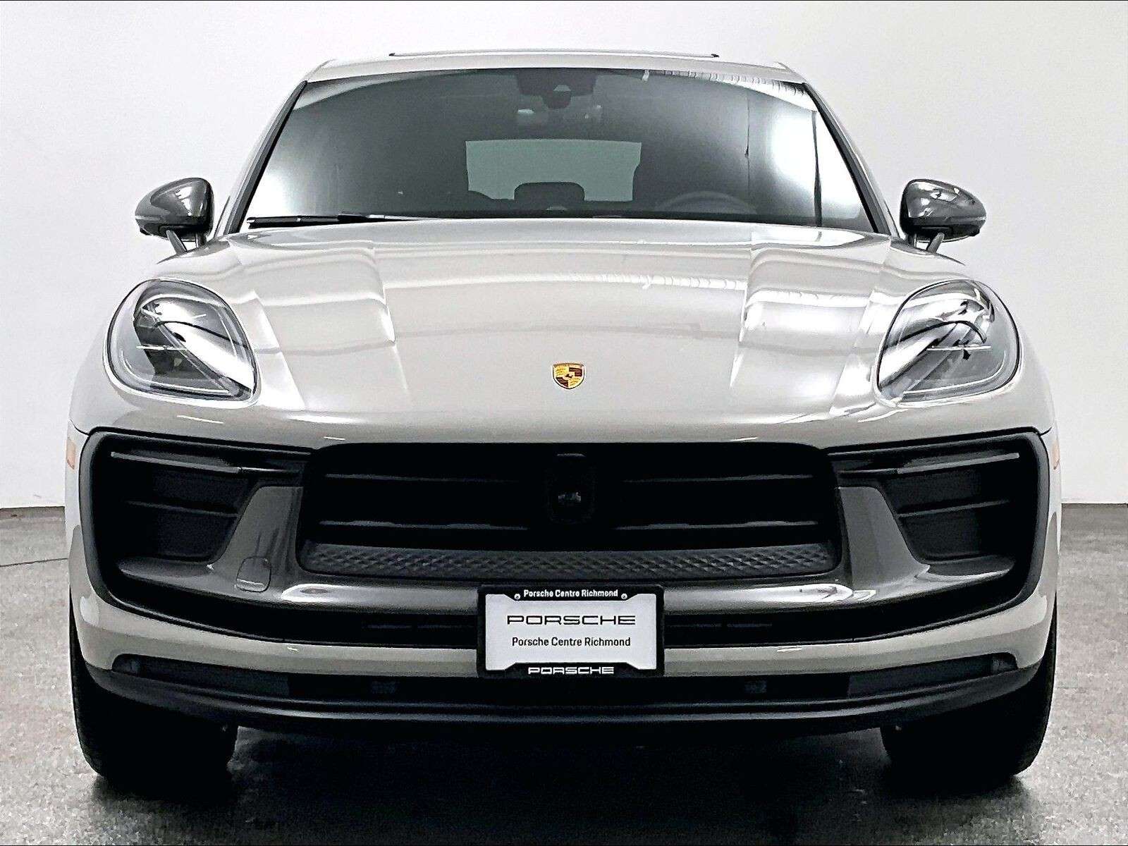 2026 Porsche Macan T alt 2