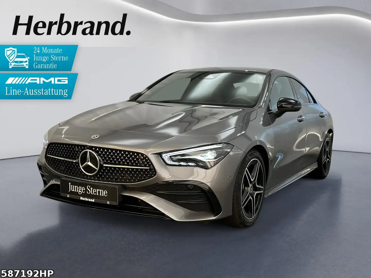 Mercedes-Benz CLA 220 d AMG Night DISTRONIC Anhängerkupplung Grau - 1