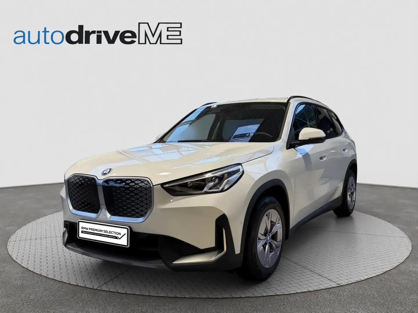 BMW iX1 xDrive Weiß - 1