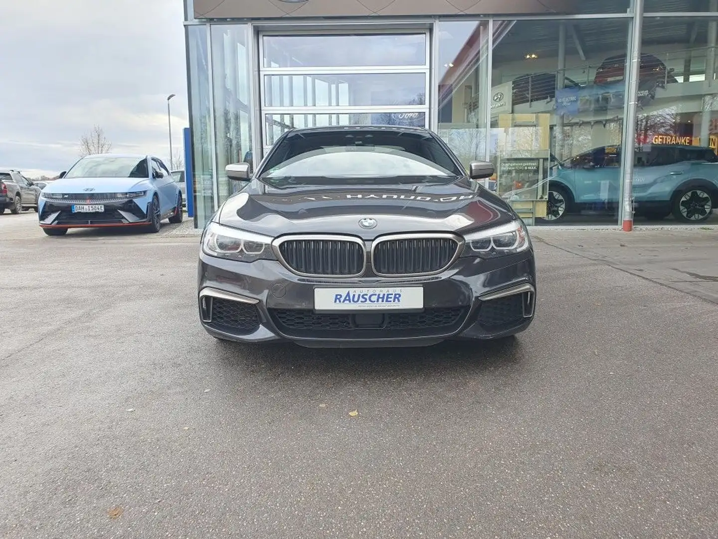 BMW 550 M550i xDrive Aut. Gris - 2