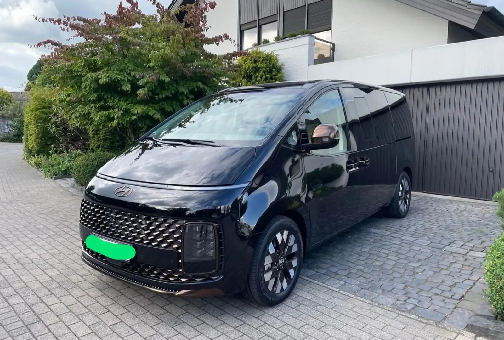 Hyundai STARIA 2.2 CRDi Signature - 1
