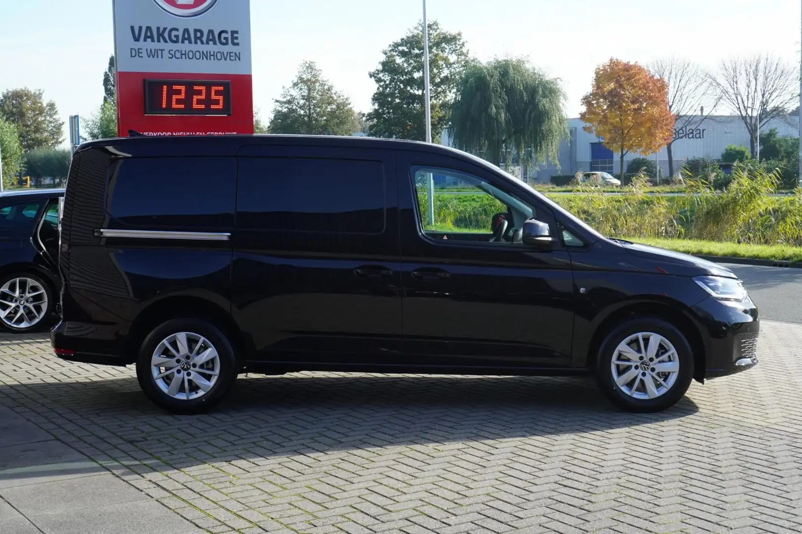 Volkswagen Caddy Cargo Maxi 2.0 TDI Style; 2 Schuifdeuren; BPM vrij Zwart - 2