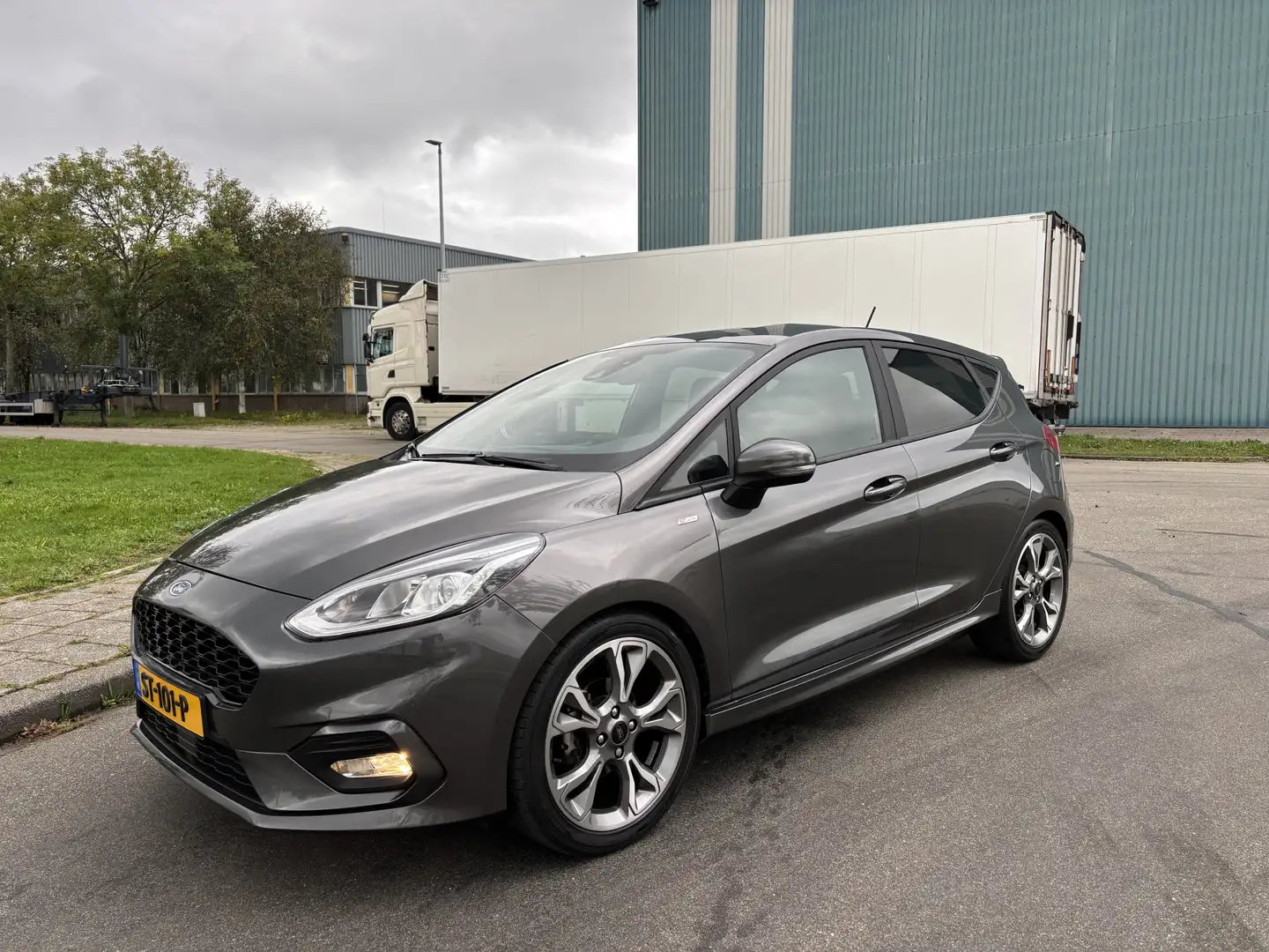 Ford Fiesta 1.0i EcoBoost ST-Line 5-Deurs 6-Bak 100 PK. Mooie, Grijs - 1