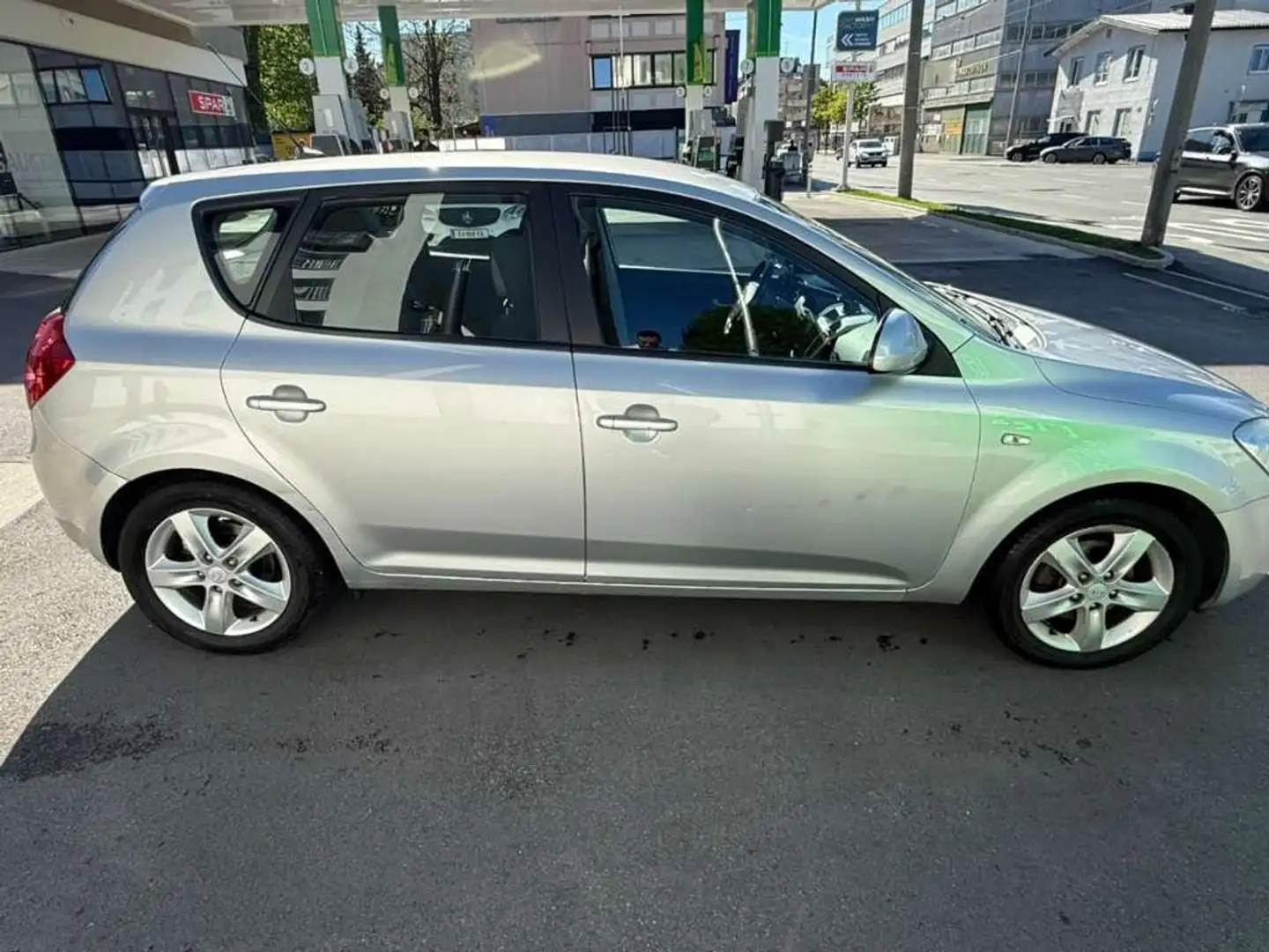 Kia Ceed / cee'd 1,6 CVVT Active Aut. Silber - 2
