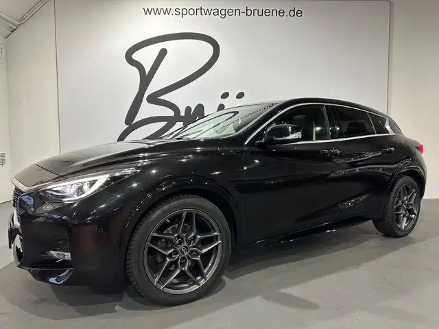 Infiniti Q30 S Sport Tech/Leder/Navi/Panorama/Alu19Zoll/