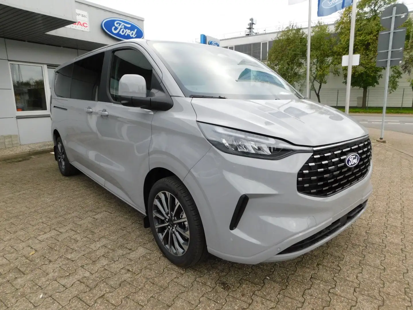 Ford Tourneo Custom 2.0 L2 Autom Titanium X Navi/360° Gris - 1