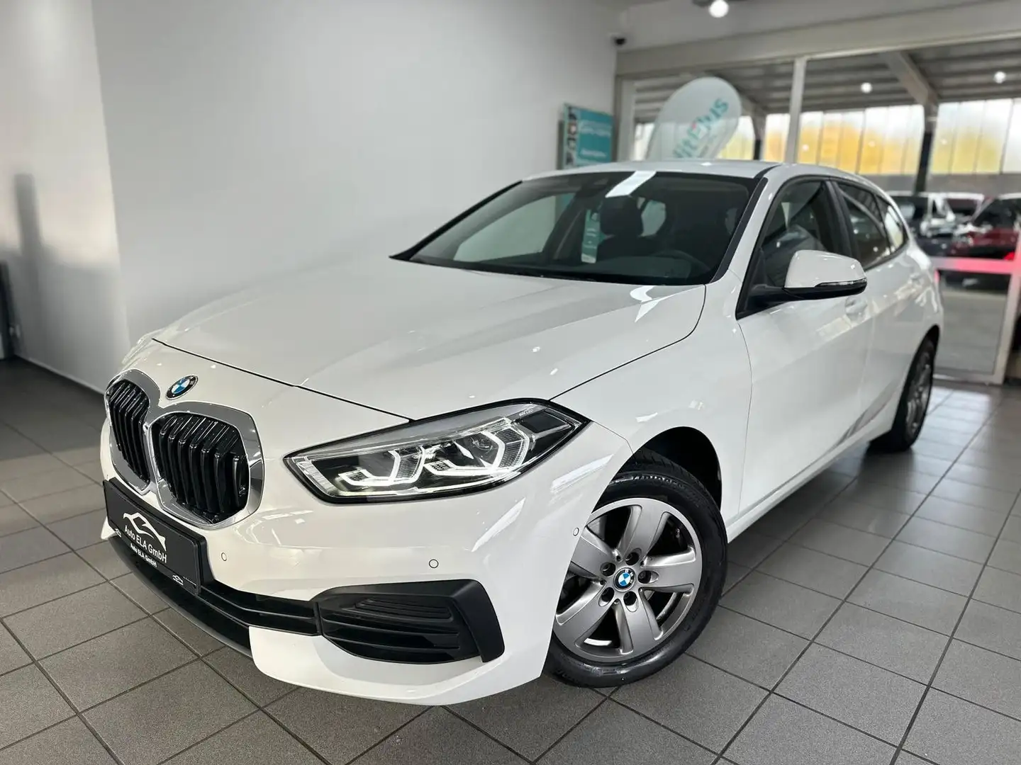 BMW 118 i Automatik 1.Hand|Kamera|AHK|Navi|Garantie Blanc - 1