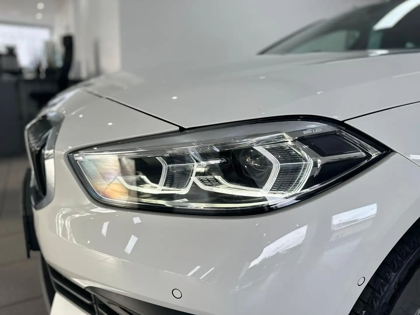 BMW 118 i Automatik 1.Hand|Kamera|AHK|Navi|Garantie Blanc - 2