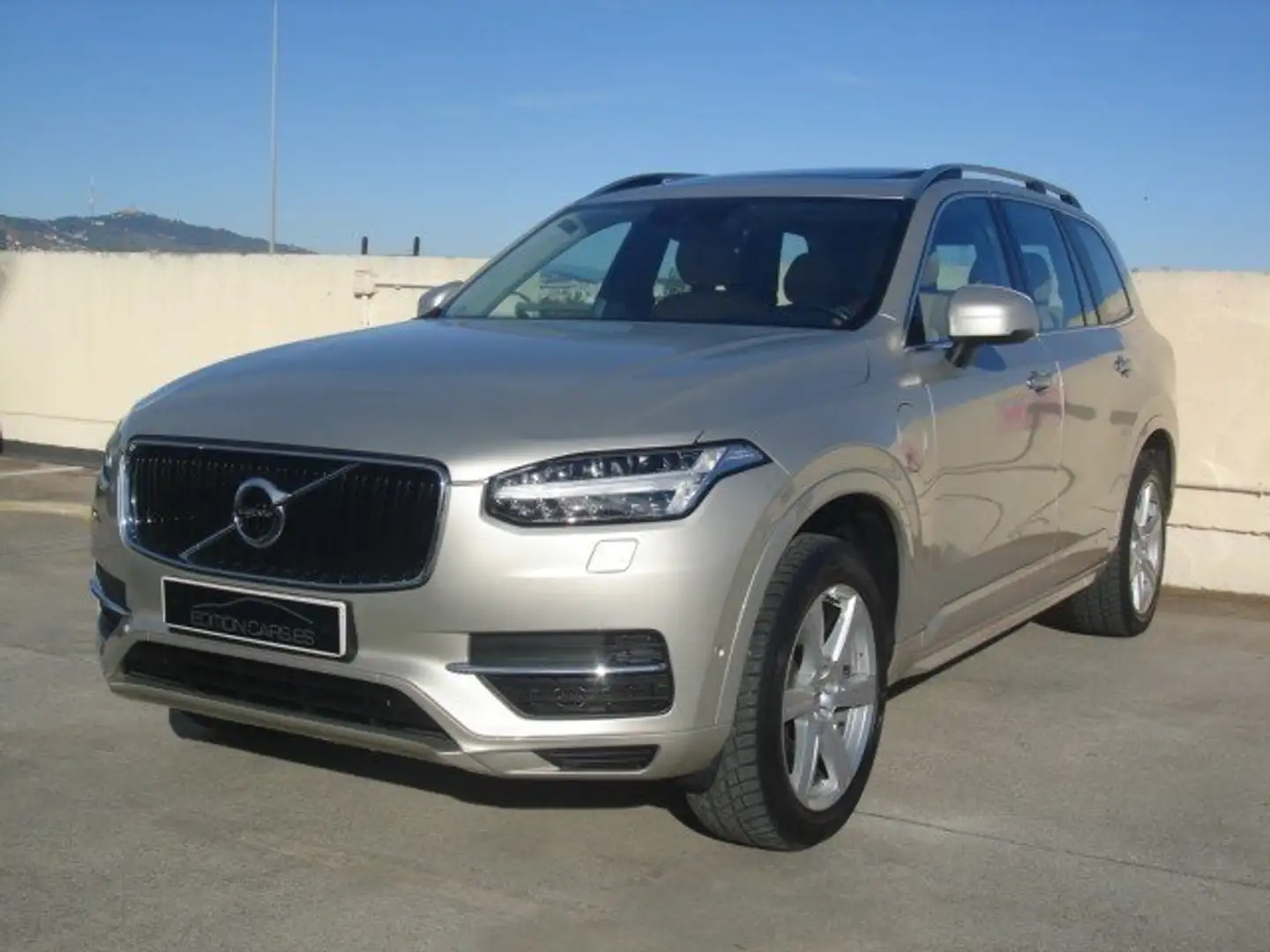 Volvo XC90 T8 Twin Momentum AWD 400 Beige - 1