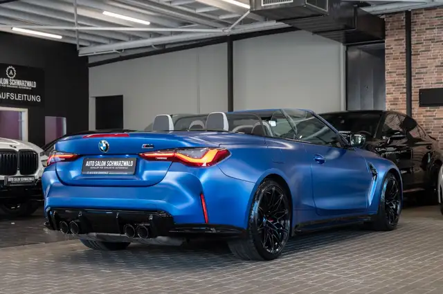 BMW M4 view 8