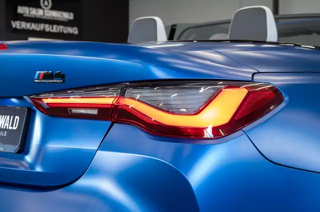 BMW M4 view 9