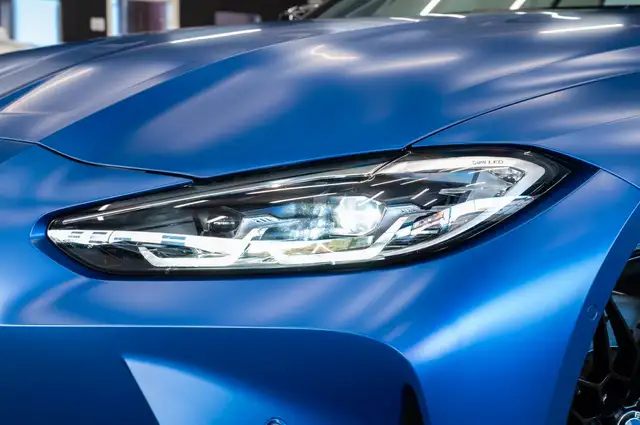 BMW M4 view 4