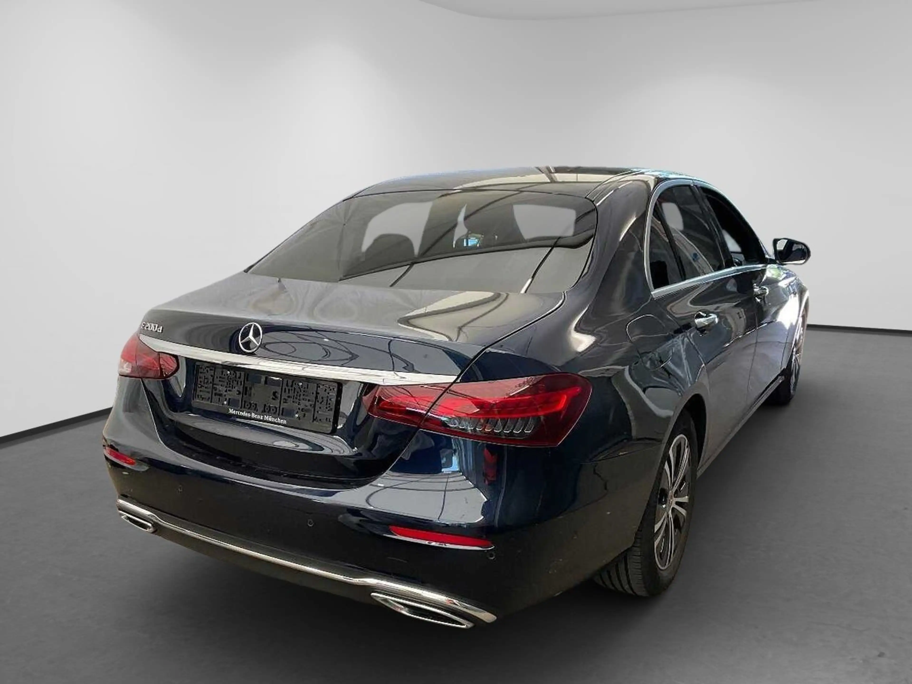 Mercedes-Benz E 200 d Avantgarde Burmester Wide 360° AHK ACC — photo 2