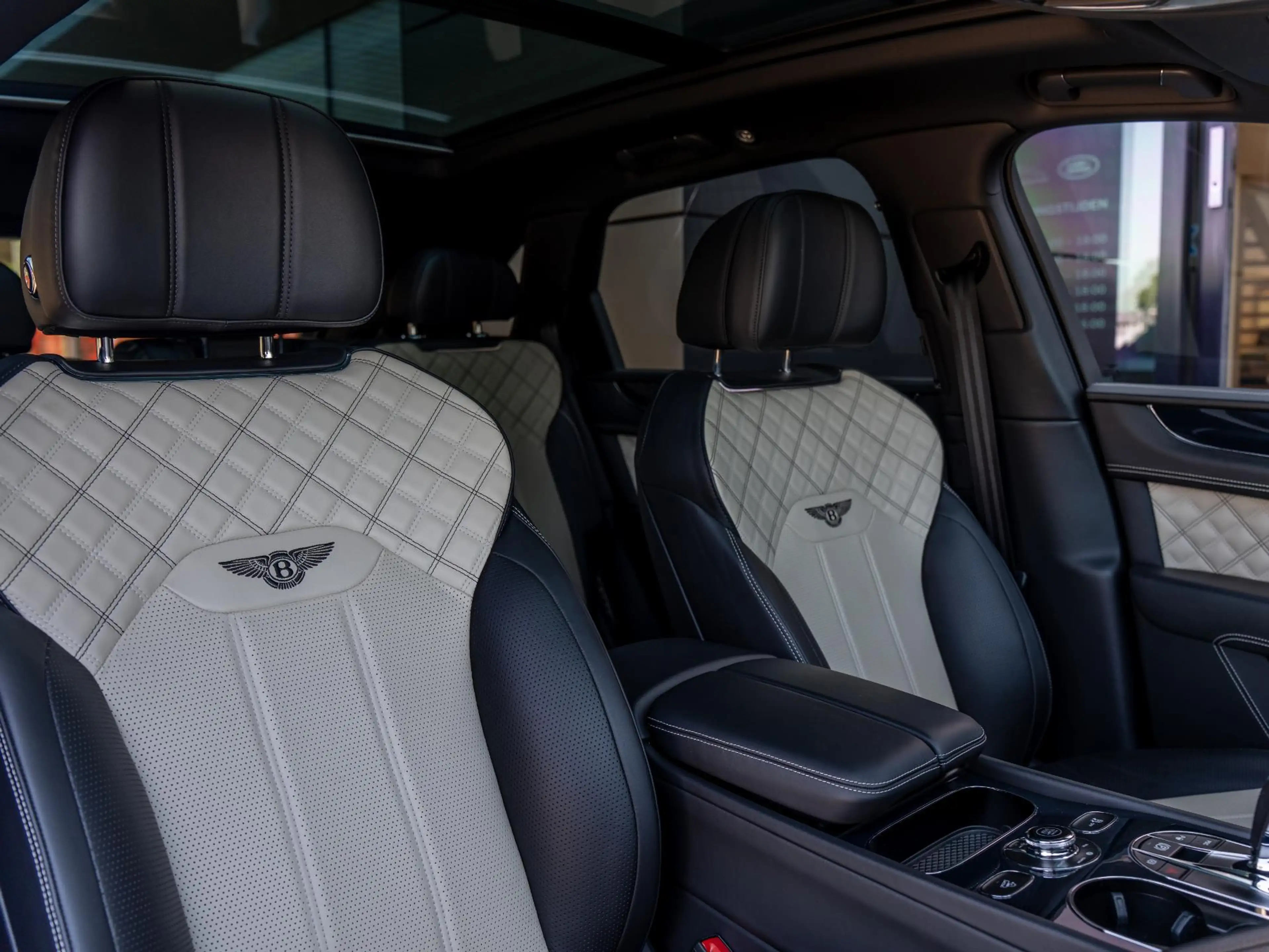 Bentley Bentayga 4.0 V8 First Edition 7-Seats | NAIM Audio | Elektr — photo 16