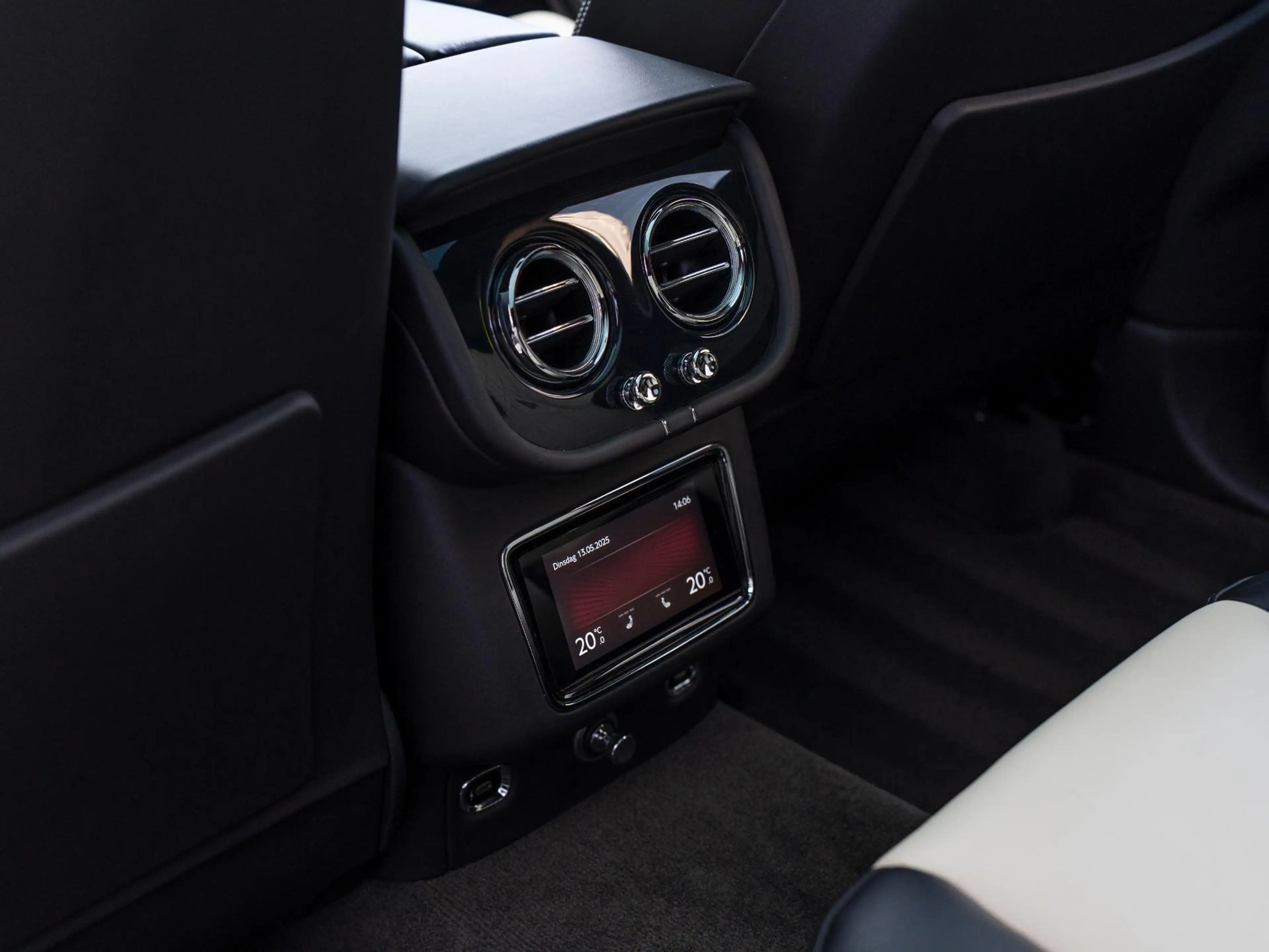 Bentley Bentayga 4.0 V8 First Edition 7-Seats | NAIM Audio | Elektr — photo 24