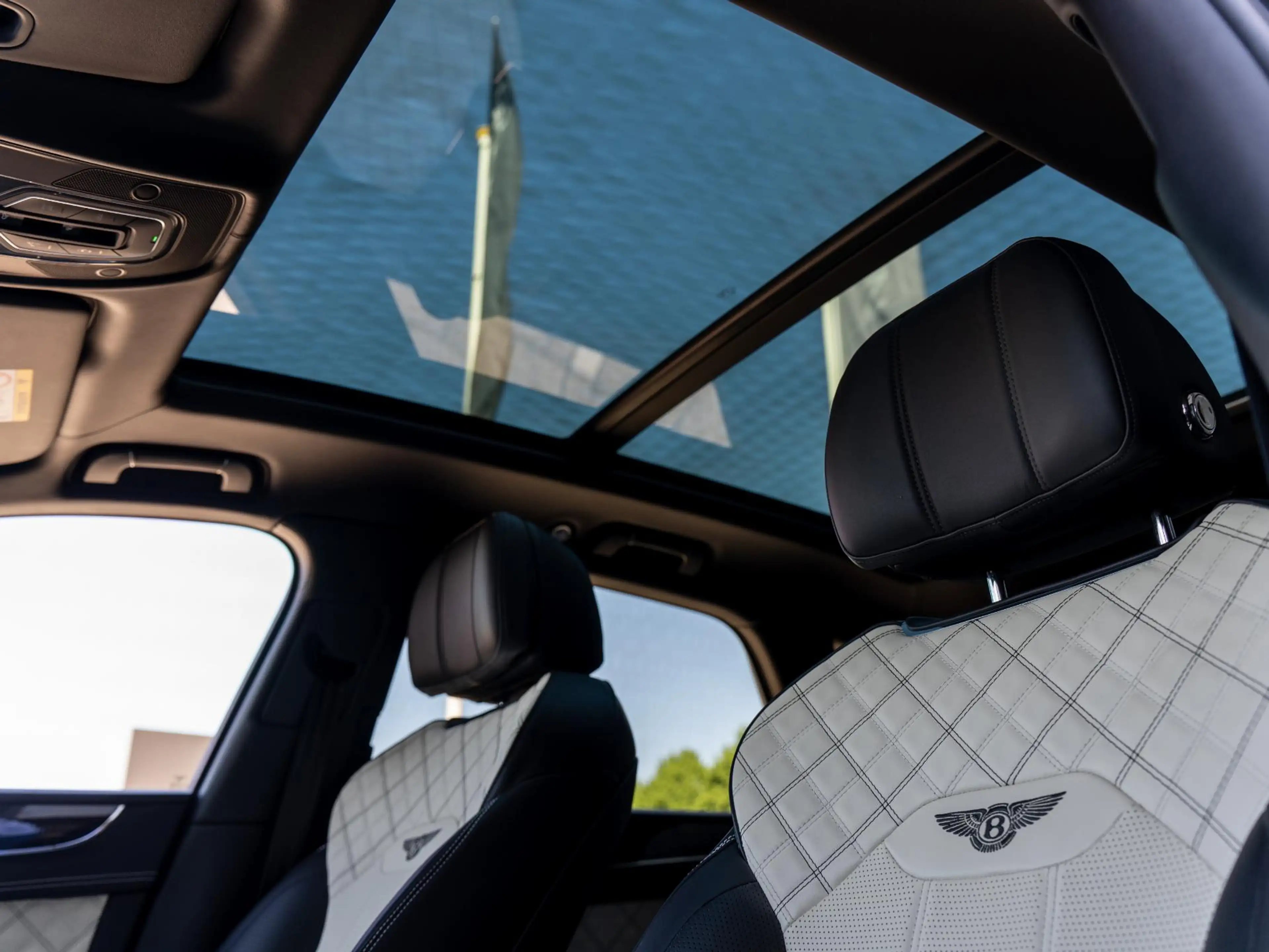 Bentley Bentayga 4.0 V8 First Edition 7-Seats | NAIM Audio | Elektr — photo 29
