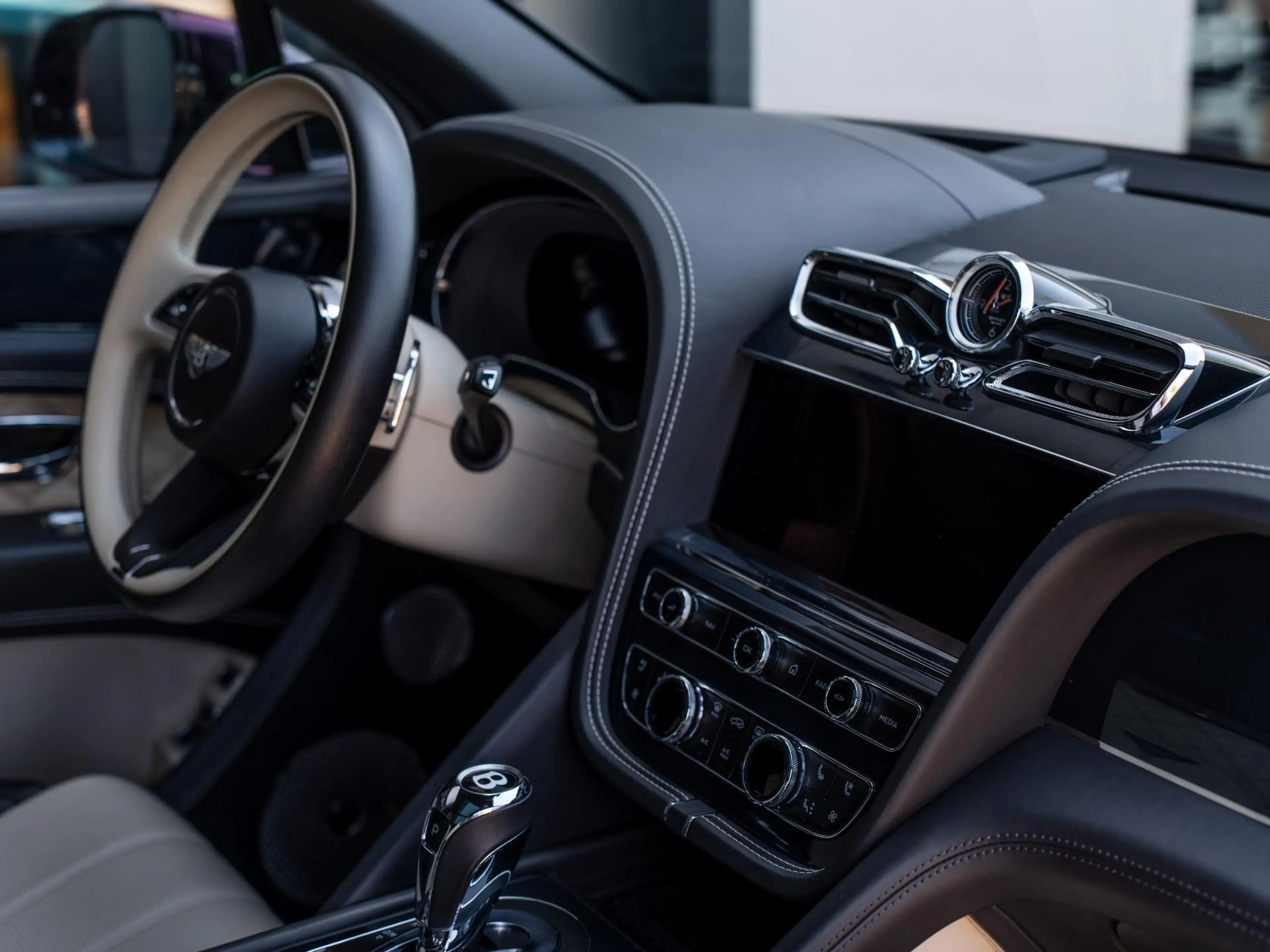 Bentley Bentayga 4.0 V8 First Edition 7-Seats | NAIM Audio | Elektr — photo 12