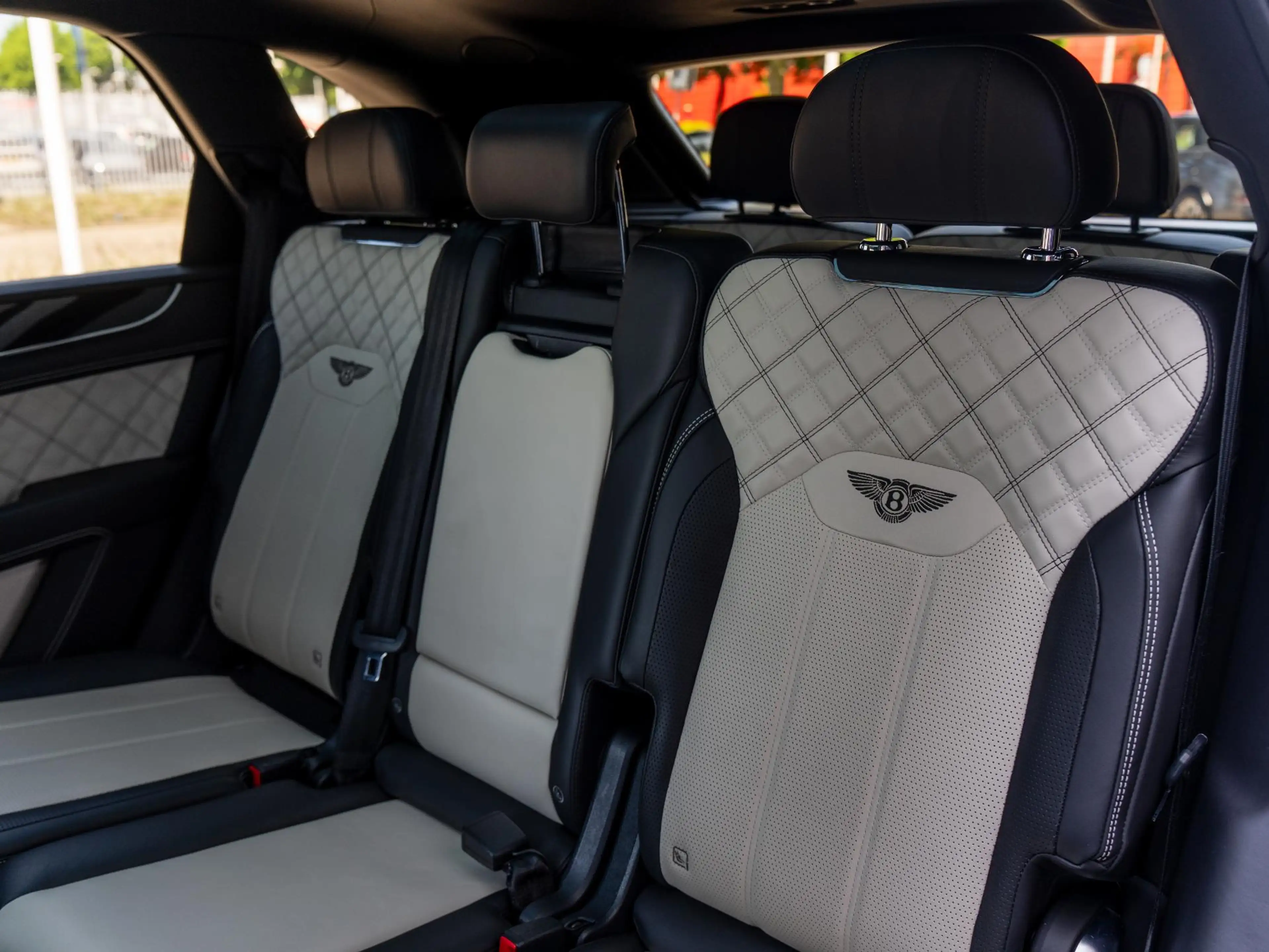 Bentley Bentayga 4.0 V8 First Edition 7-Seats | NAIM Audio | Elektr — photo 18