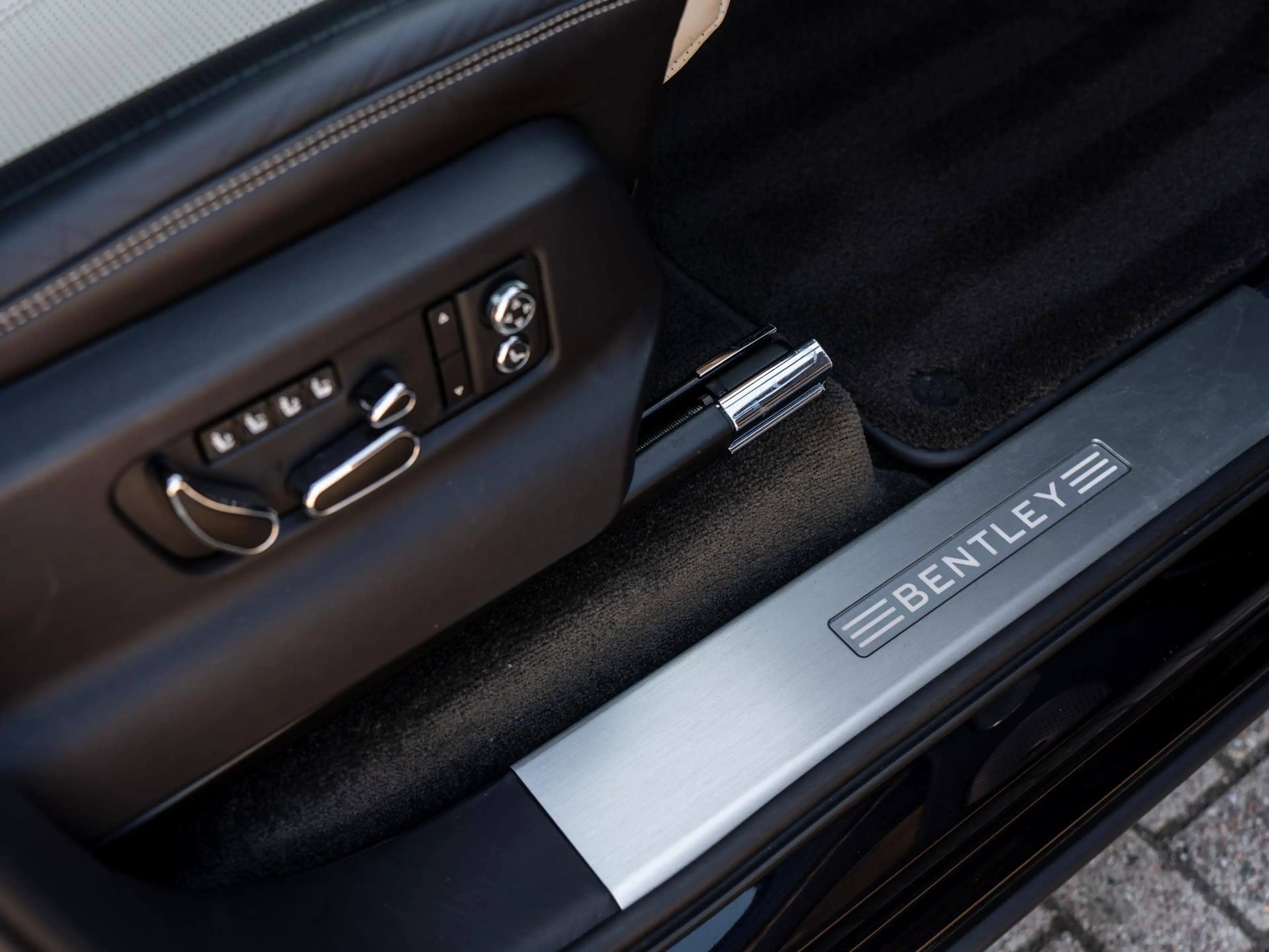 Bentley Bentayga 4.0 V8 First Edition 7-Seats | NAIM Audio | Elektr — photo 23