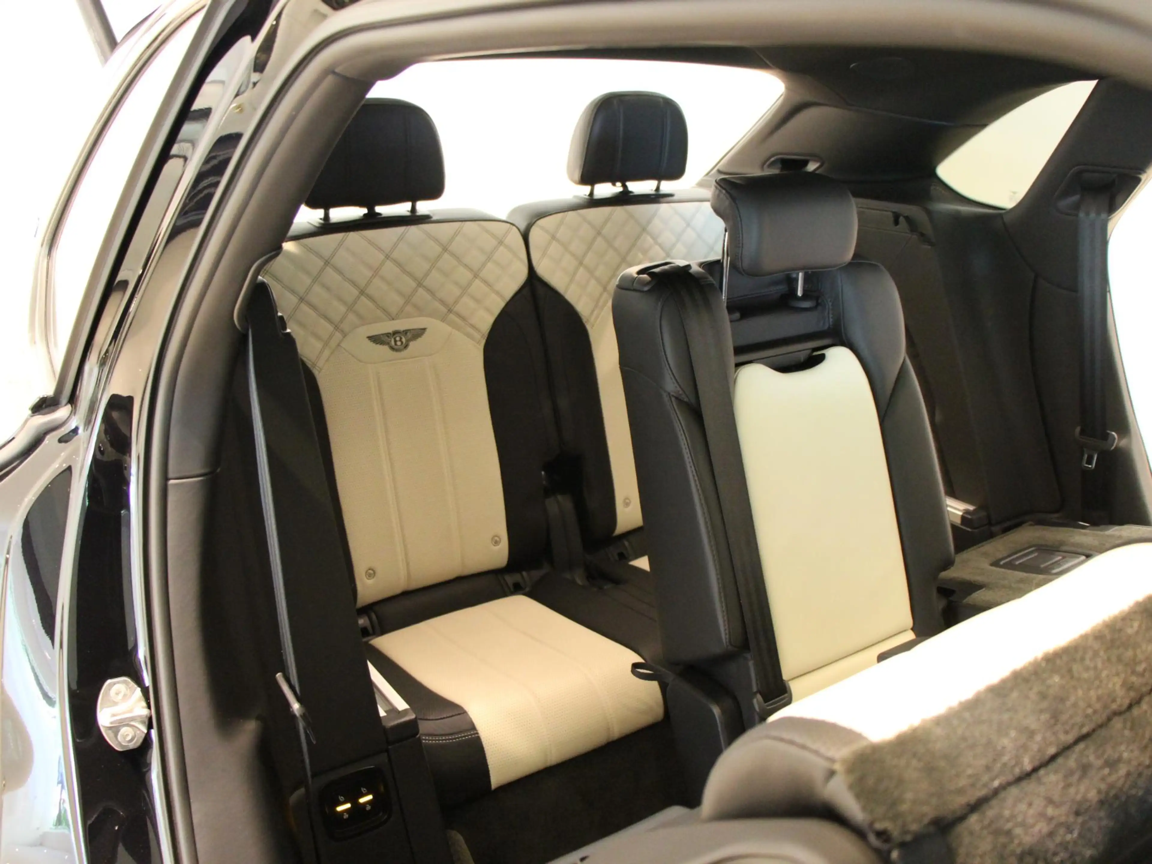 Bentley Bentayga 4.0 V8 First Edition 7-Seats | NAIM Audio | Elektr — photo 33