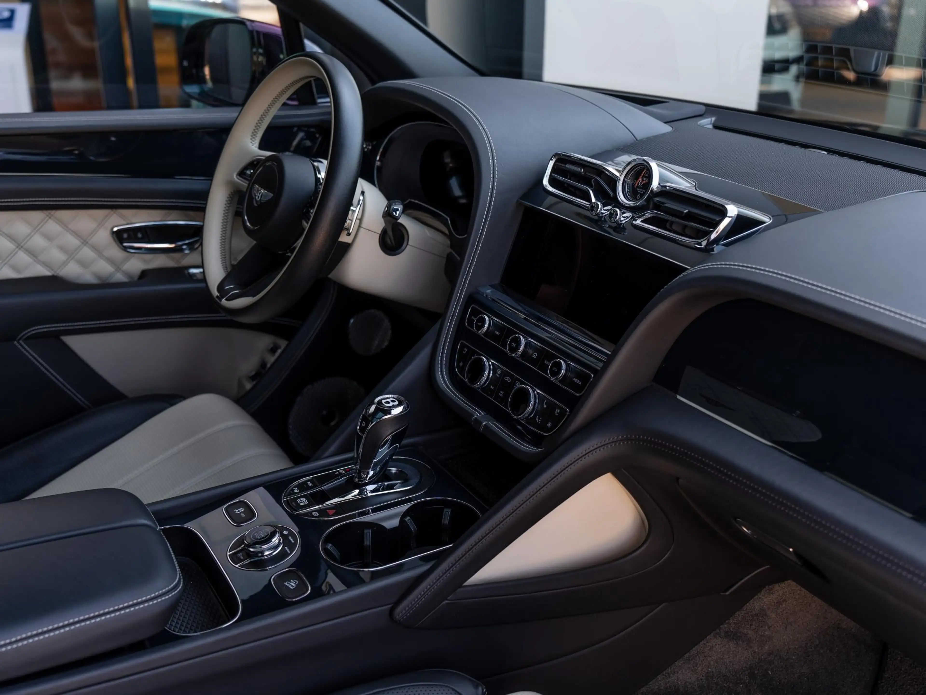 Bentley Bentayga 4.0 V8 First Edition 7-Seats | NAIM Audio | Elektr — photo 11