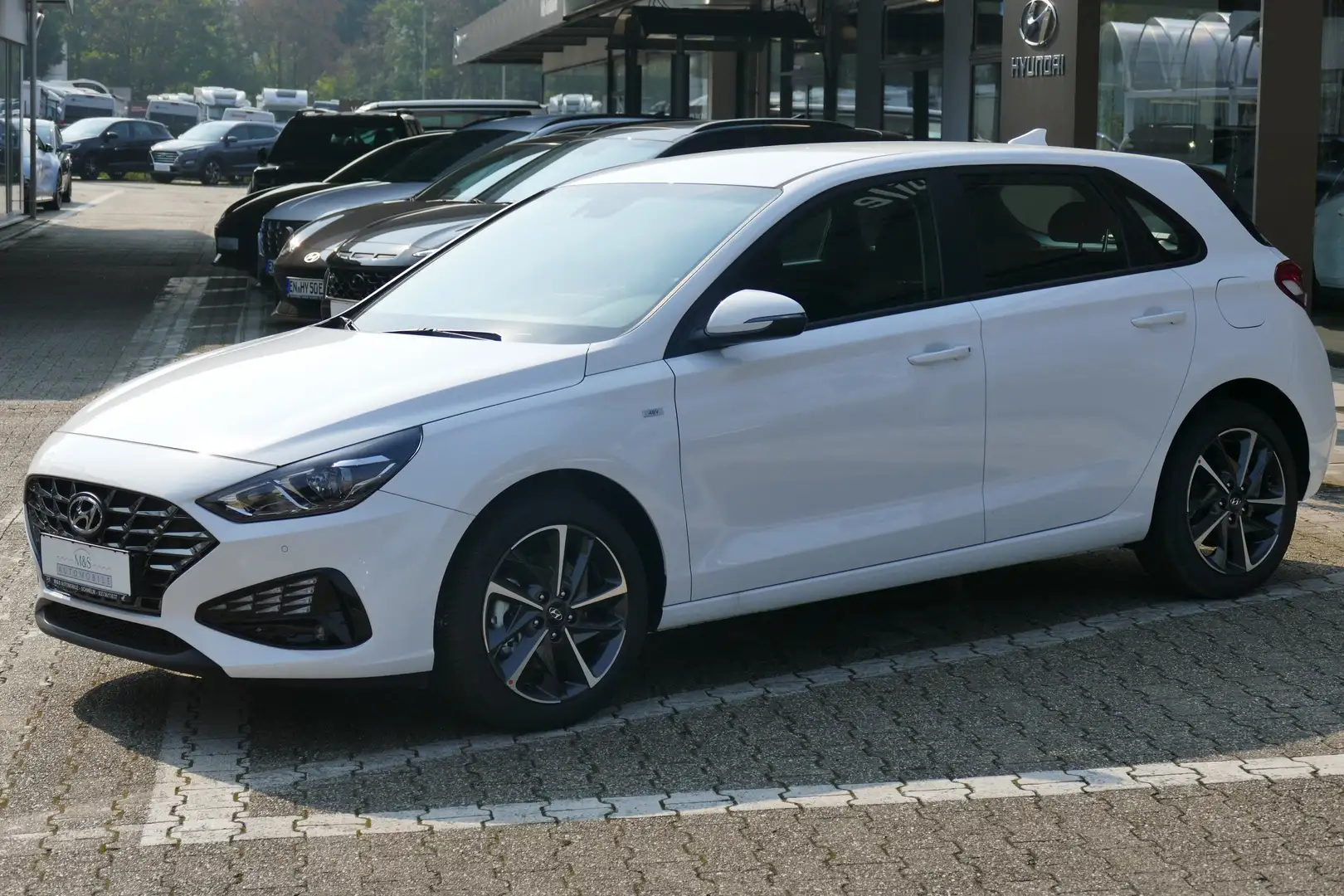 Hyundai i30 1.5 T-GDI 48V-Hybrid DCT Trend*NAVIPAKET*KAMERA* Weiß - 1
