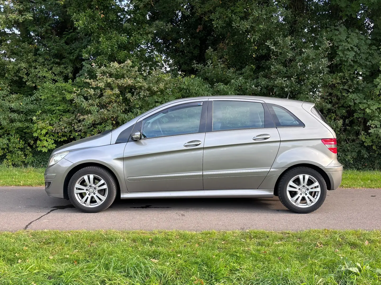 Mercedes-Benz B 200 | Pano + Cruise Nu € 3.950,-!| Szürke - 2