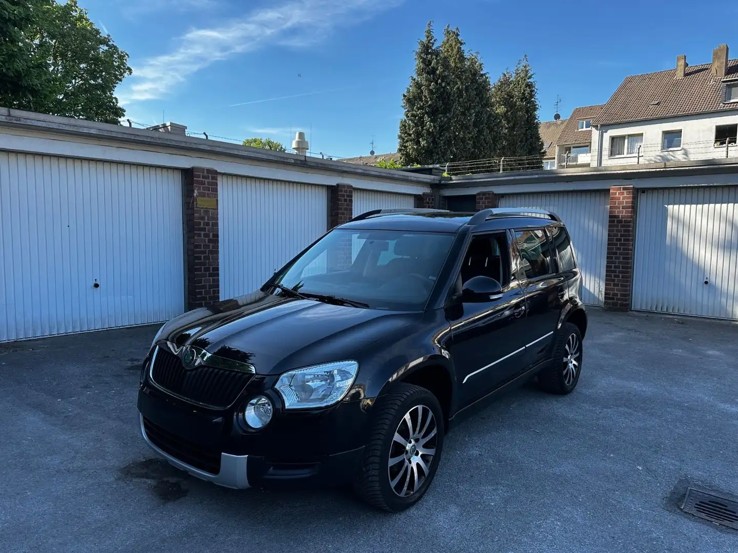Skoda Yeti Easy TÜV NEU*2.HAND*CHECKHEFT GEPFLEGT Negro - 1