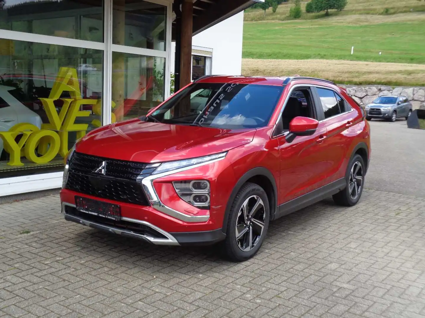 Mitsubishi Eclipse Cross Plug-in Hybrid PLUS 2.4 MIVEC 4WD Rot - 2