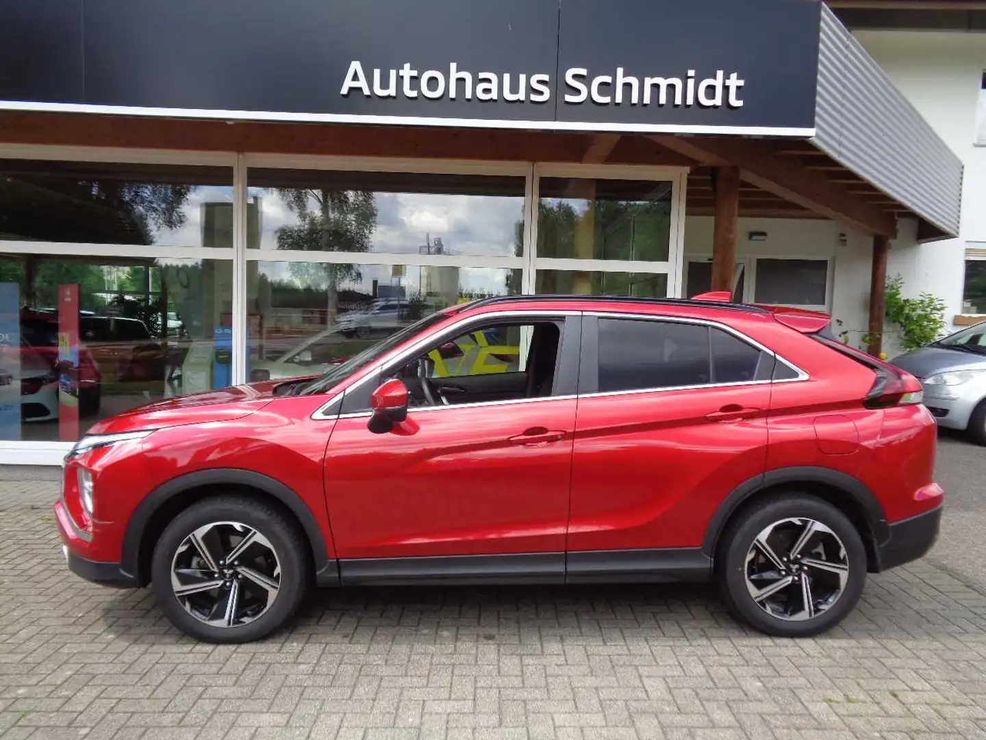 Mitsubishi Eclipse Cross Plug-in Hybrid PLUS 2.4 MIVEC 4WD Rot - 1
