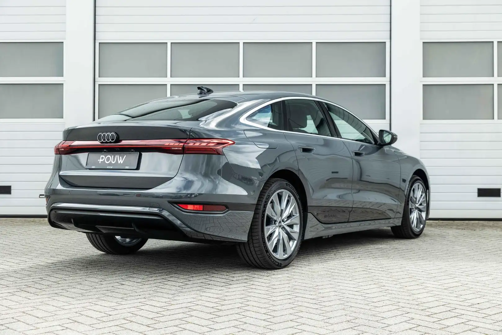 Audi A6 Sportback e-tron 286pk edition 83 kWh | 20" Velgen Grijs - 2