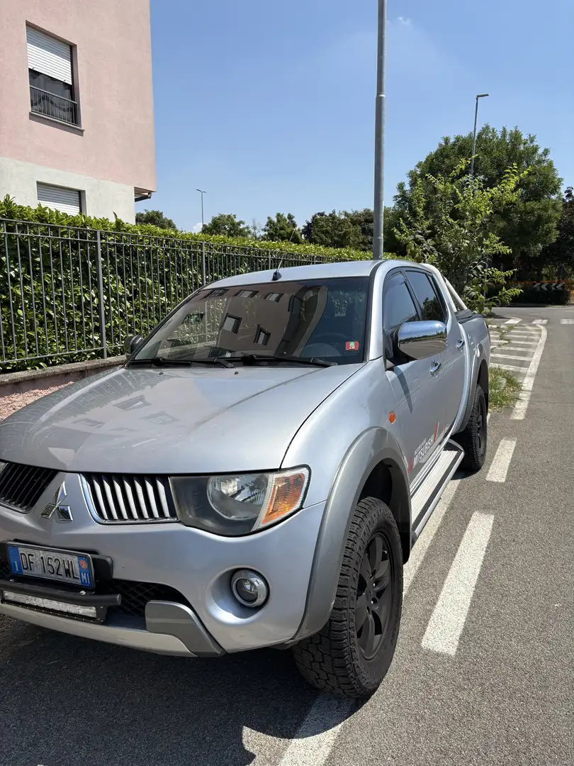 Mitsubishi L200 d.cab 2.5 di-d Intense - 2