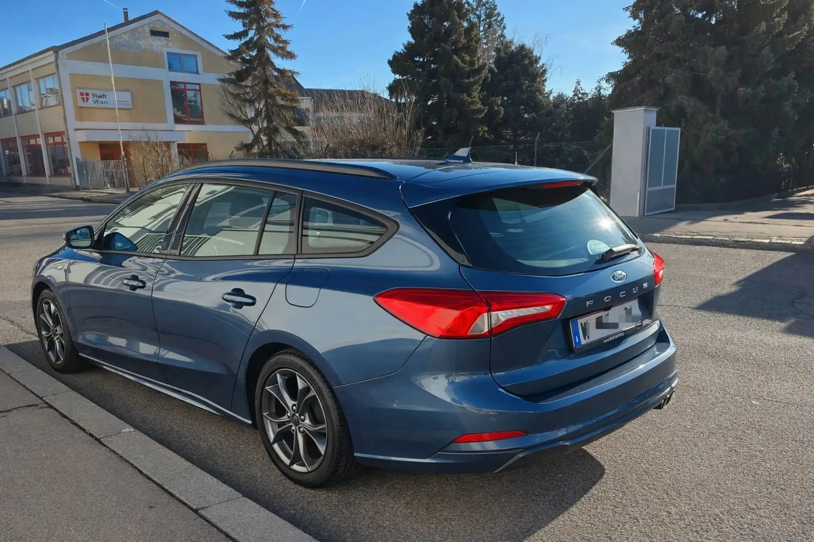 Ford Focus Turnier 1.5 EcoBoost Start-Stopp-System Aut. ST-LI Blau - 2