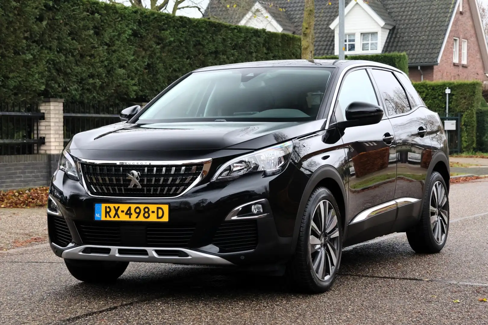 Peugeot 3008 1.2 PureTech Allure | NAVI | CLIMA | CRUISE | TREK Zwart - 1