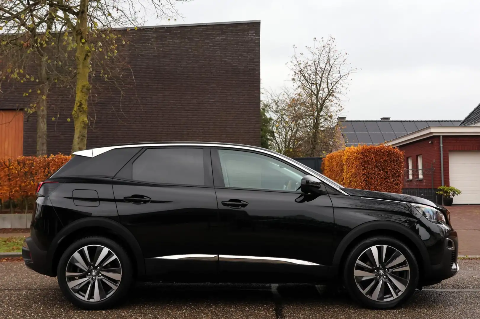 Peugeot 3008 1.2 PureTech Allure | NAVI | CLIMA | CRUISE | TREK Zwart - 2
